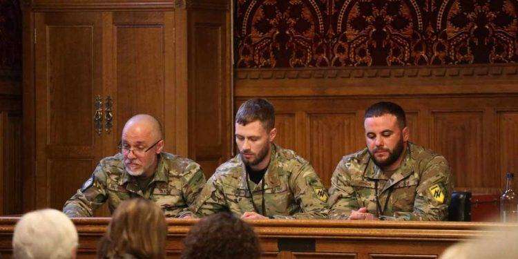 Neonazisti dell’Azov applauditi dai parlamentari britannici