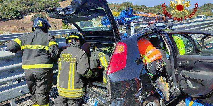 Scontro tra due auto: due feriti di cui uno grave sulla 131 dcn