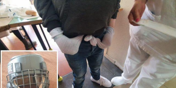 Vive legato e con casco in testa, Todde: “Non saremo inerti”