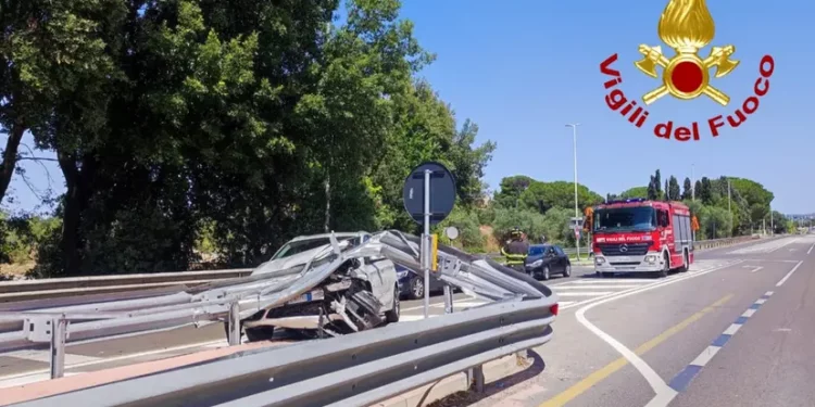 Schianto contro il guardrail vicino a Sassari: ferita una donna