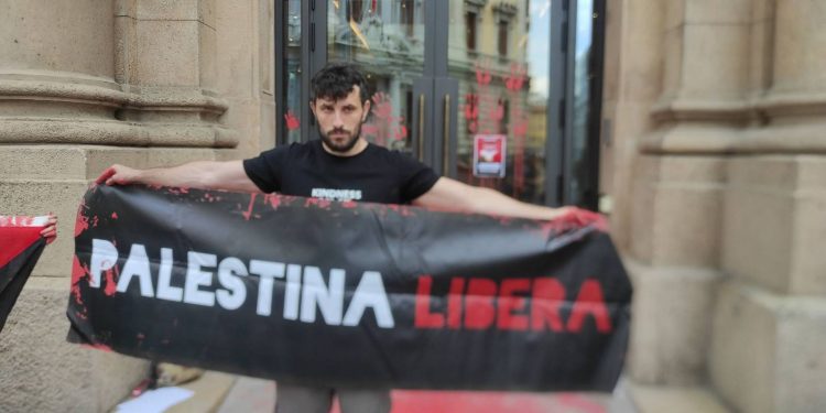 Palestina libera: a Milano sangue sulla banca JP Morgan