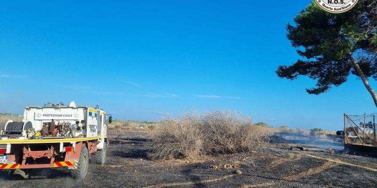 Fiamme vicino a Molentargius: salvata la zona umida del Parco Naturale