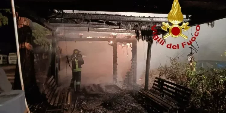 Distrutta da un incendio reception di un campeggio ad Arzachena