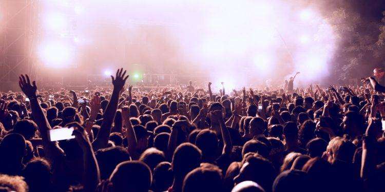 La grande ondata di eventi dell’Estate Sarda: Milioni Spesi, ma non per i Nostri Artisti