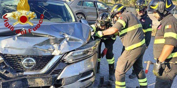 Ozieri, scontro tra due auto: tre feriti