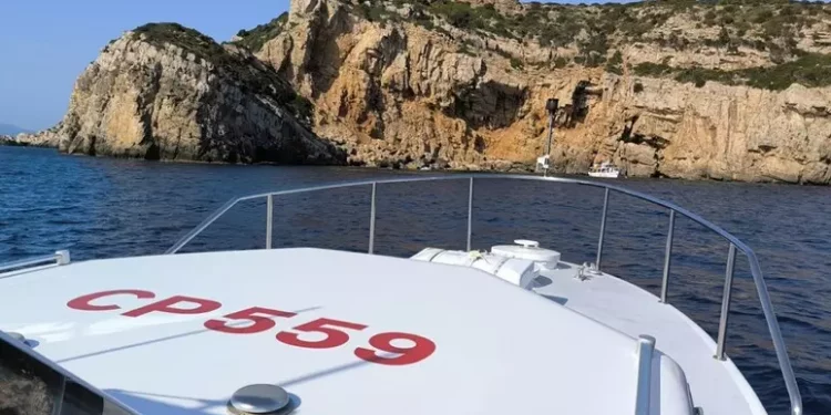 Gommone incagliato, 5 turisti salvati nel mare di Alghero