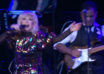 Robert Fripp e Toyah Willcox hanno pubblicato la loro versione dal vivo di ‘Enter Sandman’ dei Metallica