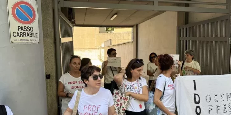 Scuola: docenti sardi precari in piazza per la stabilizzazione