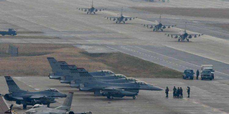 Attacco a campo d’aviazione in Ucraina, distrutti 5 F-16 e ucciso un pilota americano