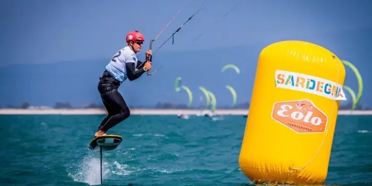 Nel golfo di Oristano gli Europei giovanili di kitefoil