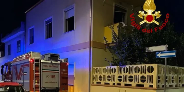 Paura a Selargius, fiamme dal tegamino d’olio bollente: salvate madre e figlia