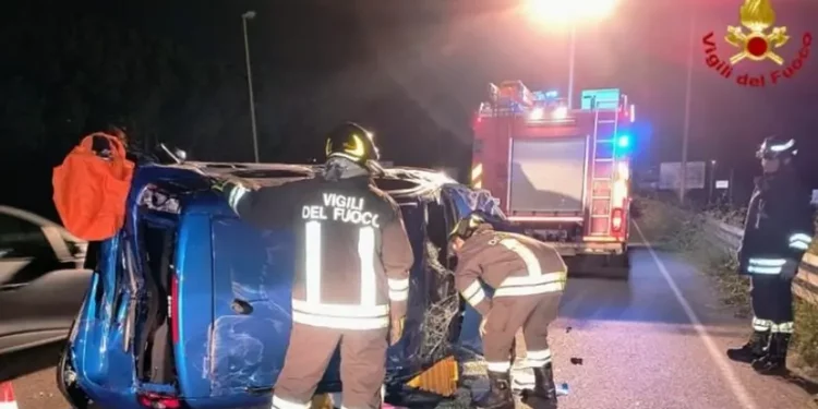 Scontro tra due auto a Elmas, una si ribalta: donna ferita