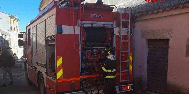 Appartamento in fiamme a Ploaghe, un ferito