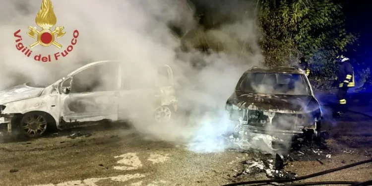 Nurri, tre auto in fiamme nella notte