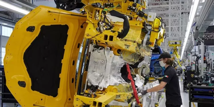 Istat, a settembre la produzione industriale -4% sull’anno