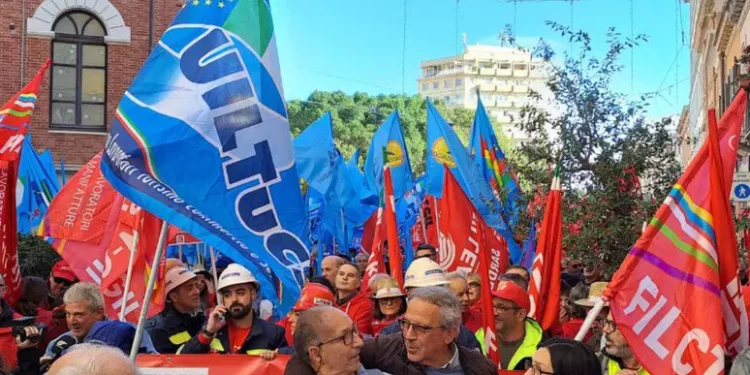 In migliaia a Cagliari per sciopero, nei trasporti 70% adesione