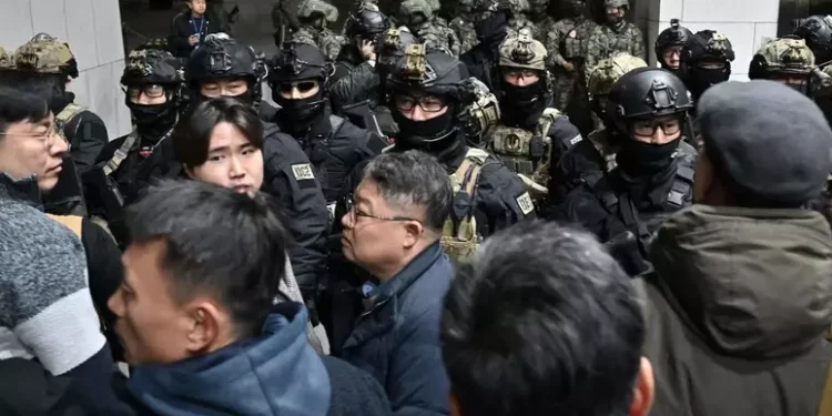 Caos a Seul, revocata la legge marziale dopo le proteste