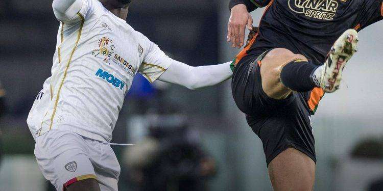 Calcio, il Cagliari perde 2 a 1 contro il Venezia