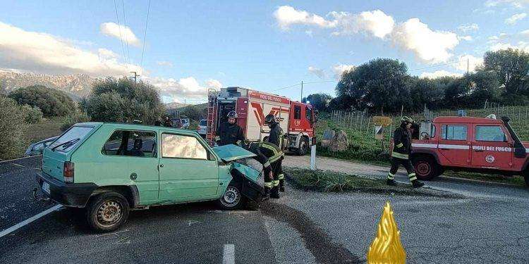 Scontro tra due auto tra Nuoro e Orgosolo: 4 feriti