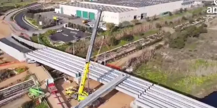 Nuovo tratto statale 195 in estate, quasi pronto ponte Capoterra