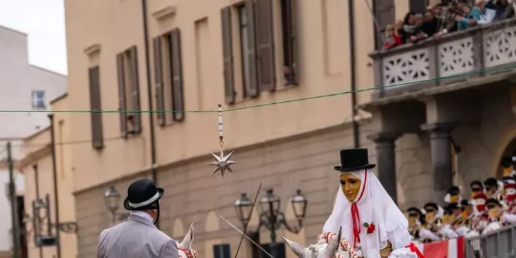 Sartiglia, i cavalieri dei contadini centrano 18 stelle
