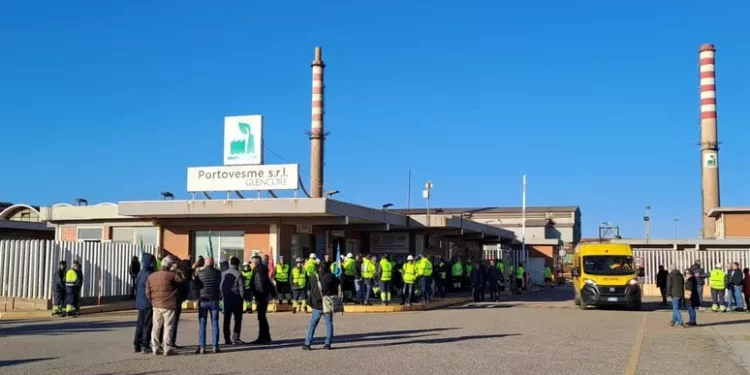 Prosegue protesta a Portovesme, si fermano forni acciaieria