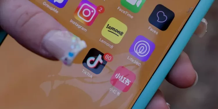 TikTok potenzia le misure per adolescenti e familiari