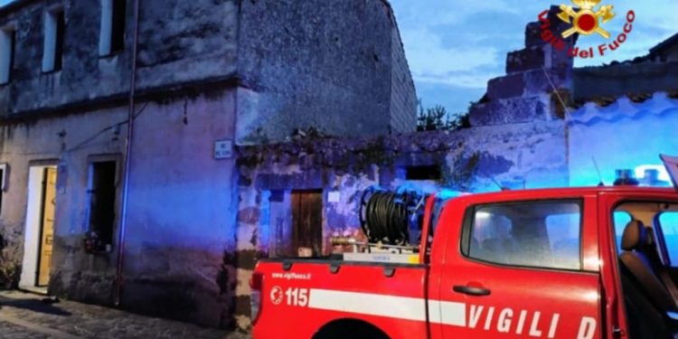 Paulilatino, incendio in casa: ricoverato un anziano