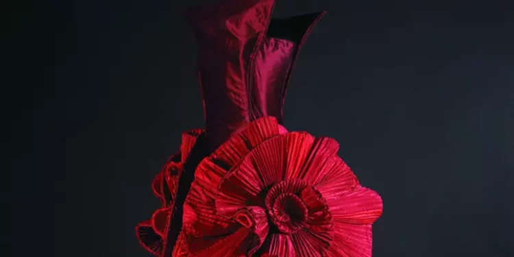 Gli abiti-scultura di Capucci in mostra a Villa Pisani