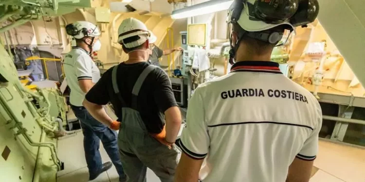 Gravi carenze in caso di emergenza, nave fermata a Cagliari