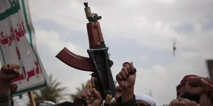 Houthi, almeno 38 morti in attacco Usa a porto di Ras Issa