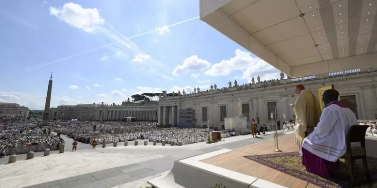 A messa Parolin in suffragio Papa 200 mila persone