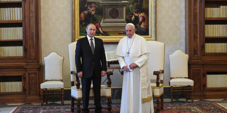 Putin, ‘Papa Francesco ha trattato molto bene la Russia’