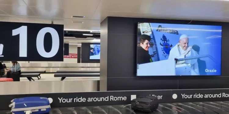 Codacons, per i funerali del papa i voli sfiorano i 500 euro