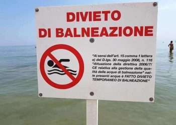 Divieto di balneazione al Poetto, fronte nuovo Ospedale Marino, e ai chilometri 5 e 6 della Strada Statale 195