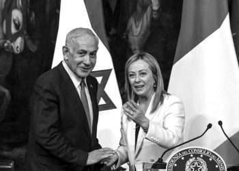 Le associazioni dei consumatori: “Fermare subito l’invio di armi a Israele”