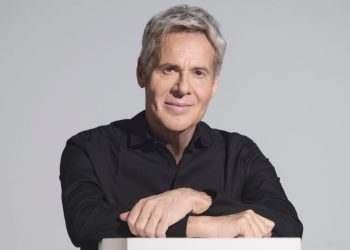 Claudio Baglioni annuncia il “GrandTour la vita è adesso” per l’estate 2026, due in Sardegna: 4 agosto Alghero e 5 agosto a Cagliari
