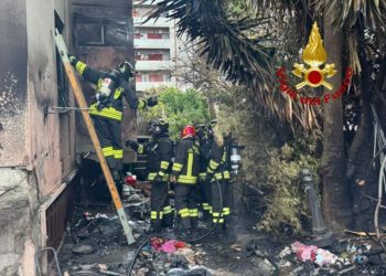 Terrore a Quartu Sant’Elena, incendio in un cortile privato di una palazzina condominiale