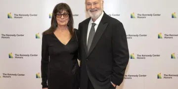 Il regista di ‘Harry ti presento Sally’ Rob Reiner e la moglie uccisi nella loro villa a Los Angeles