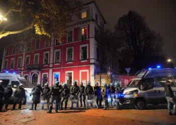 Blitz della polizia: perquisita la sede di Askatasuna