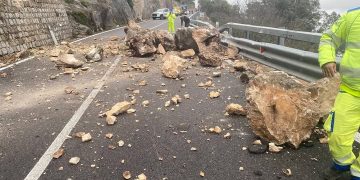 Maltempo, strada statale 125 chiusa per frana