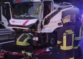 Nuoro, sconto frontale tra due camion: un ferito grave