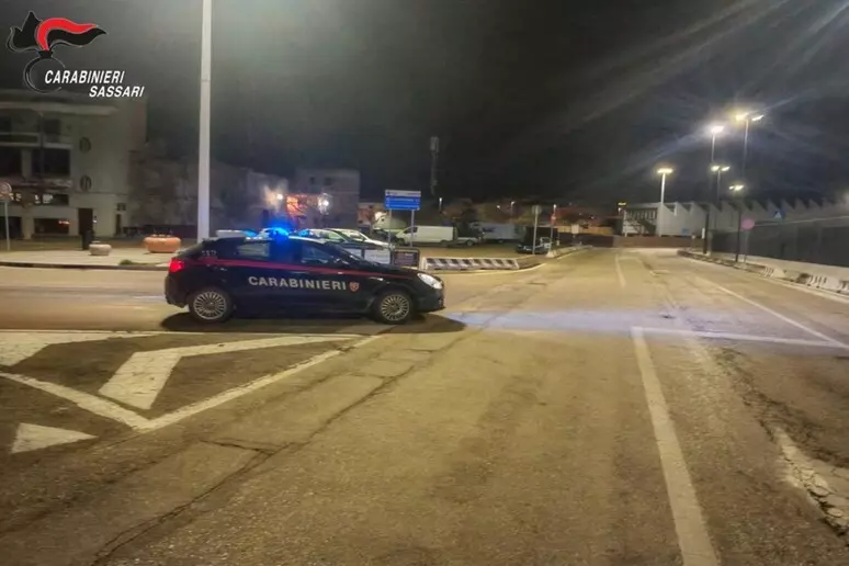 Aggredisce e rapina quattro minorenni, arrestato a Porto Torres